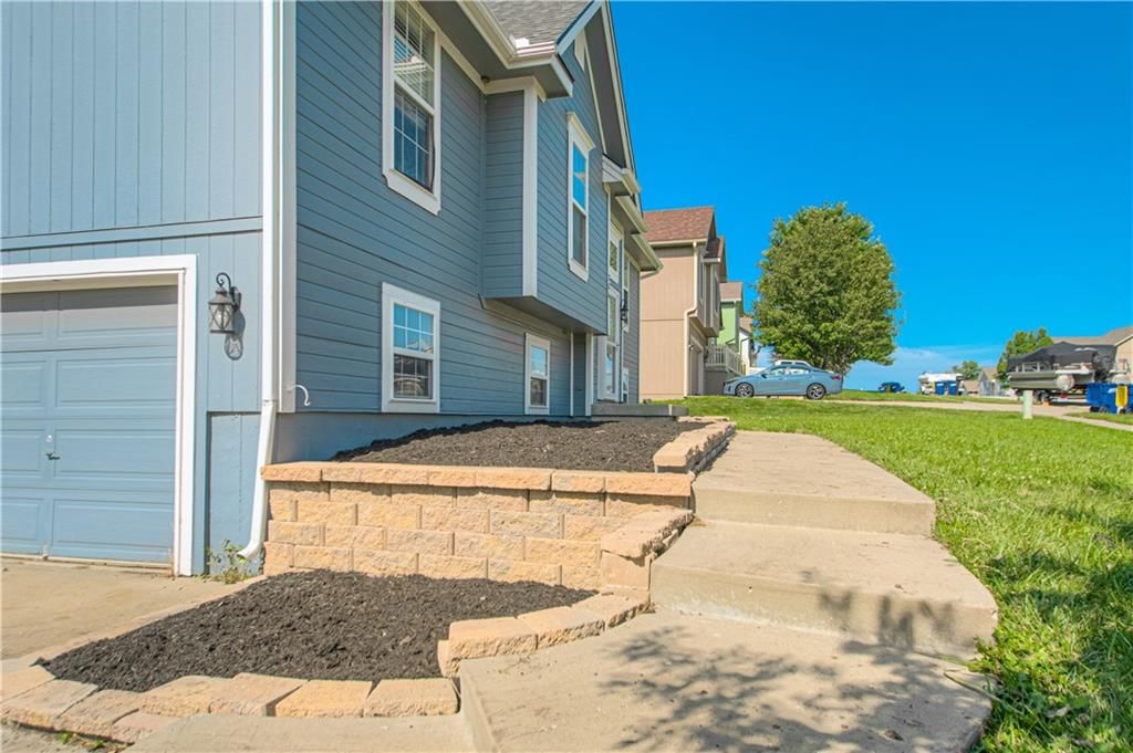 206 Bridgeport Drive — photo 2