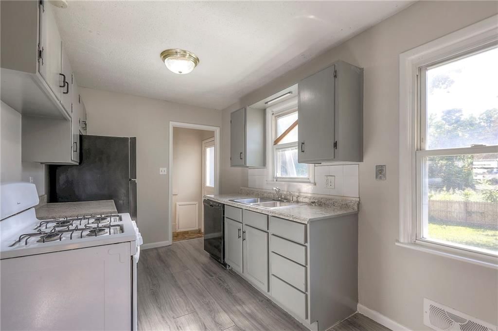 3813 S Main Street — photo 8
