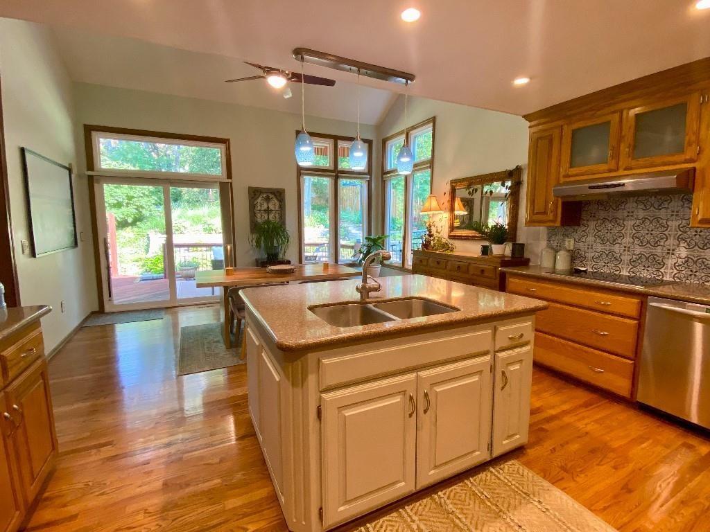 6702 Red Oak Drive — photo 5