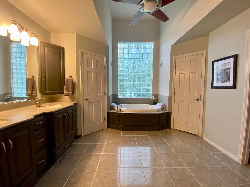 6702 Red Oak Drive — photo 7