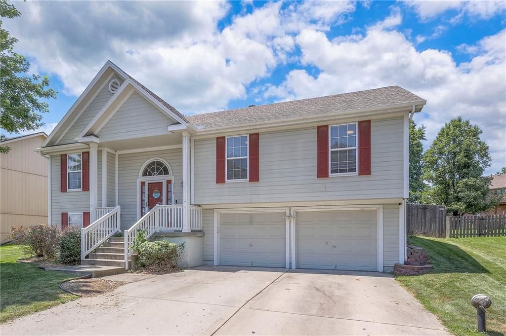 2319 NE Maybrook Drive — photo 2