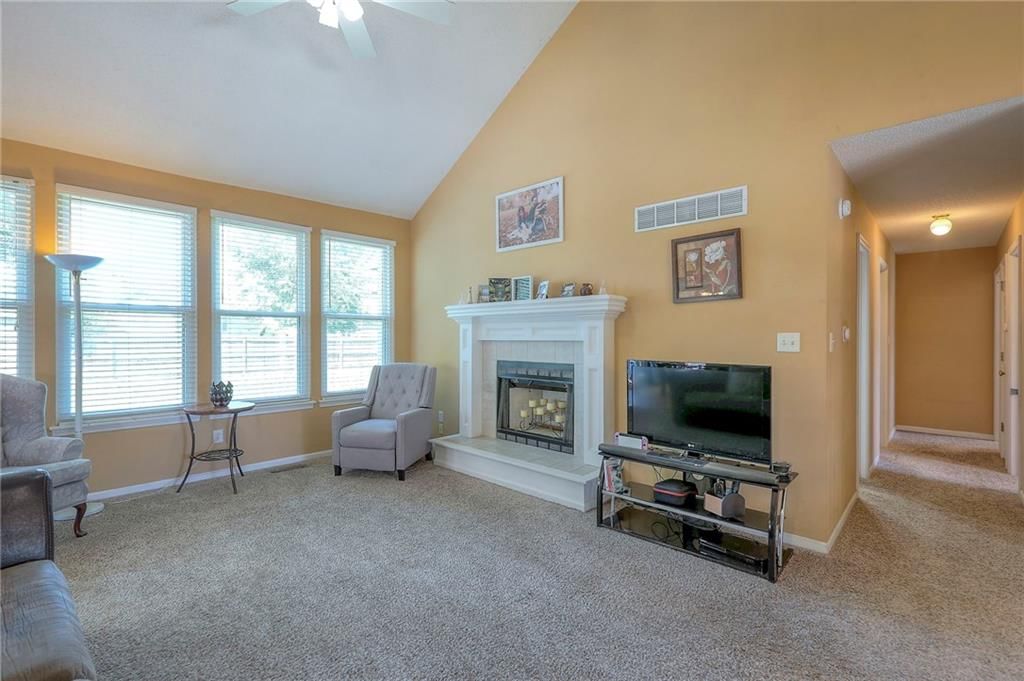 2319 NE Maybrook Drive — photo 4