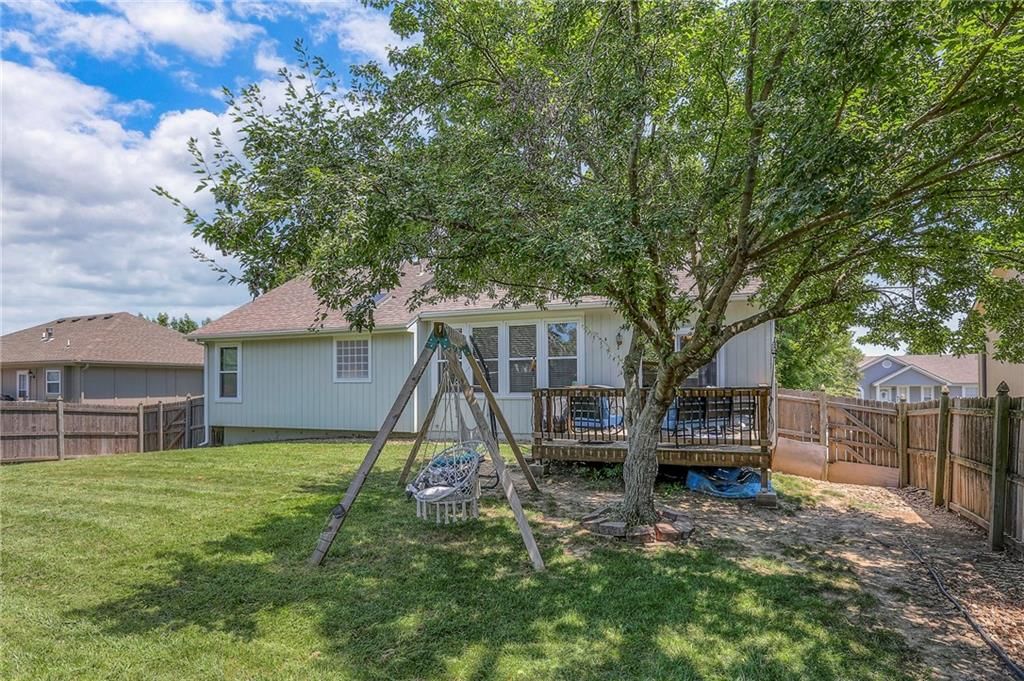 2319 NE Maybrook Drive — photo 34