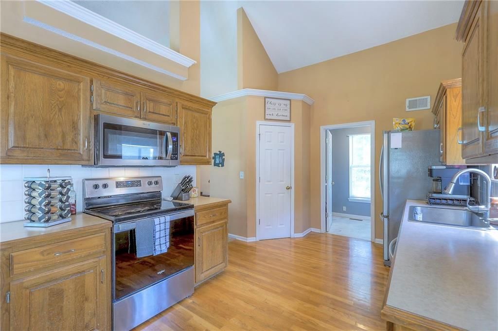 2319 NE Maybrook Drive — photo 8