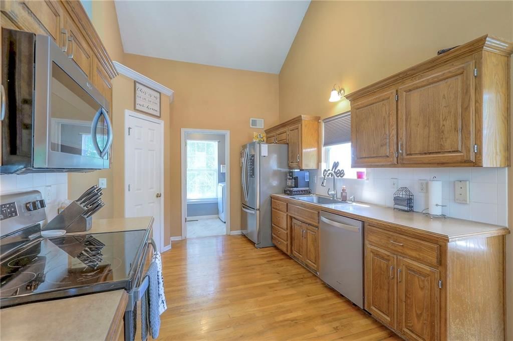 2319 NE Maybrook Drive — photo 9