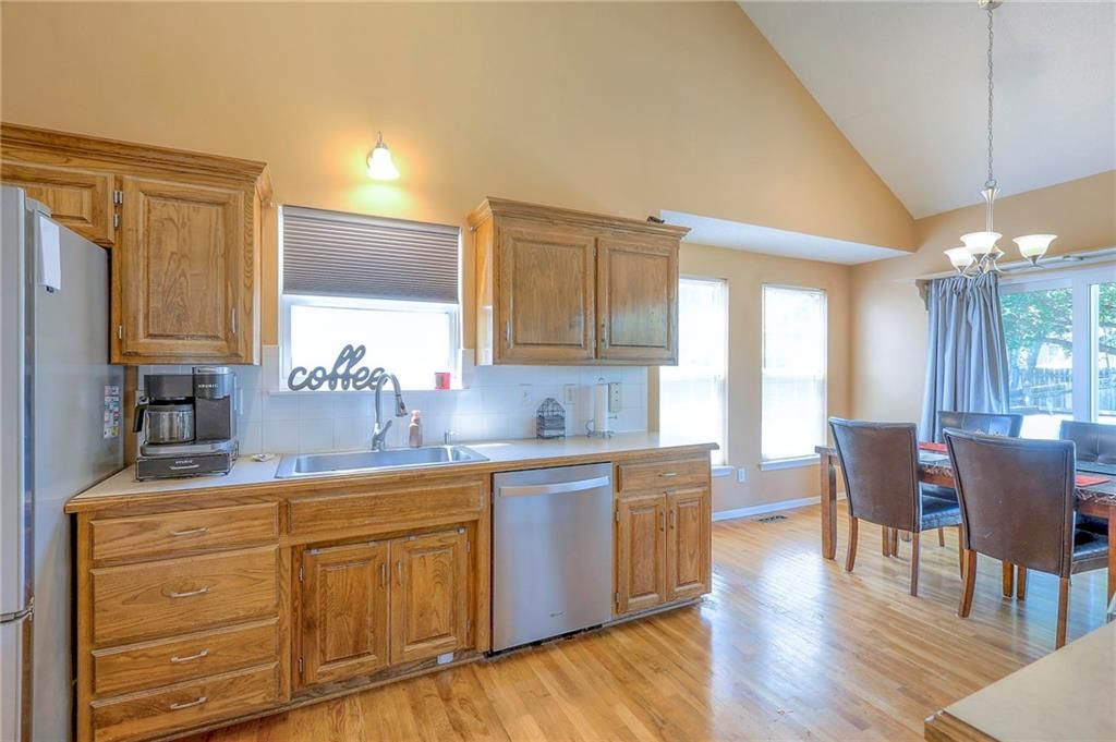 2319 NE Maybrook Drive — photo 10