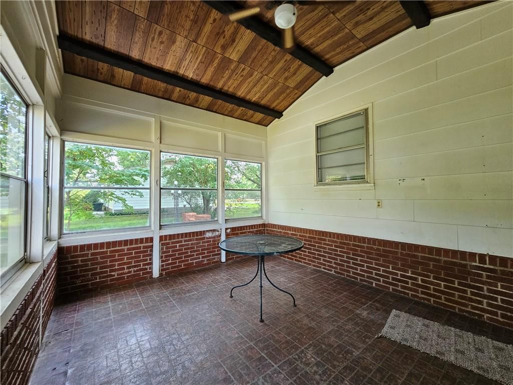 102 N Cherokee Street — photo 17