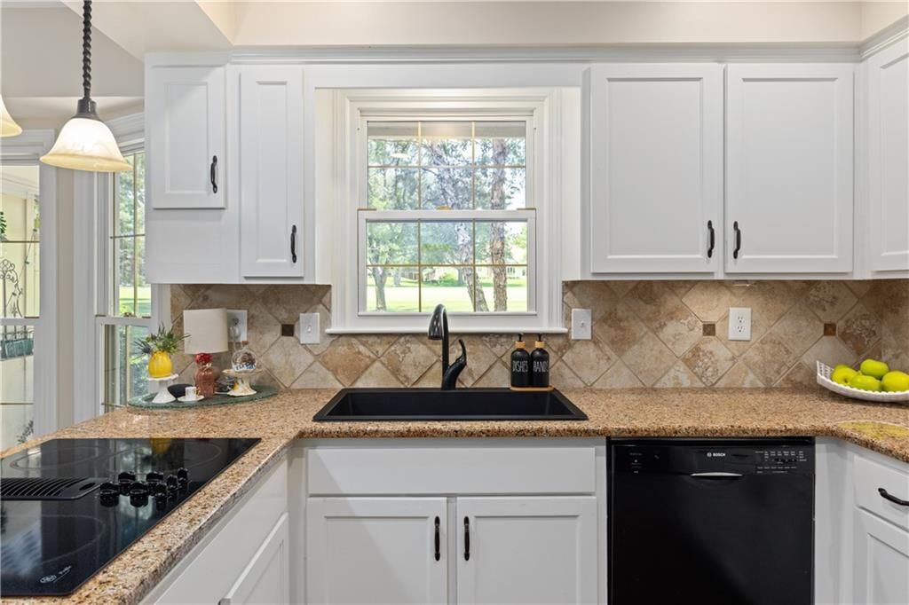 12823 Pembroke Circle — photo 32