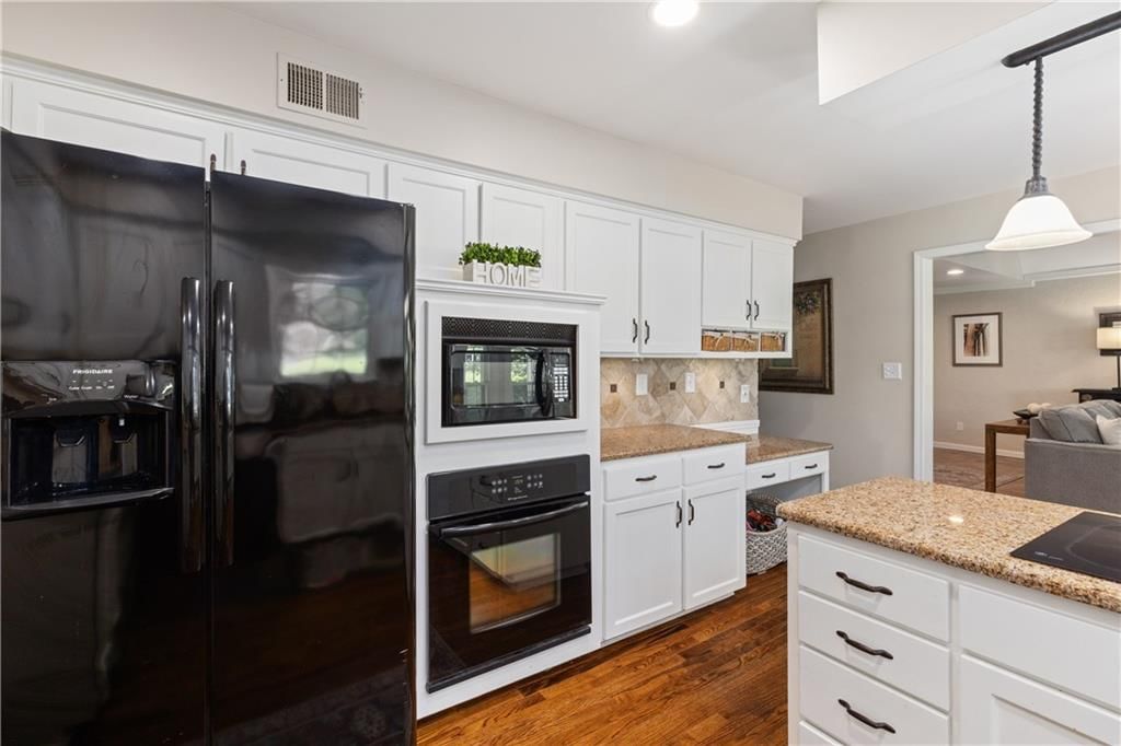 12823 Pembroke Circle — photo 33