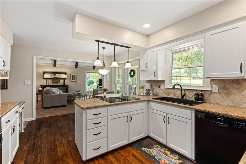 12823 Pembroke Circle — photo 34