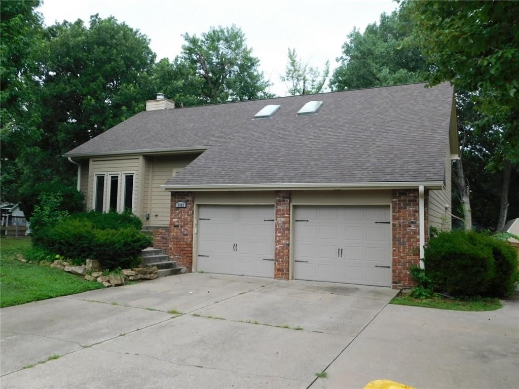 2402 S Stilwell Street — photo 2