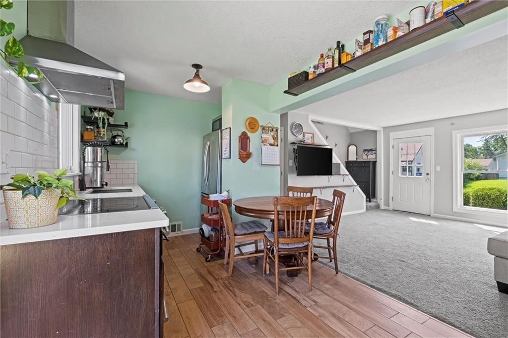 686 THORNTON Street — photo 12