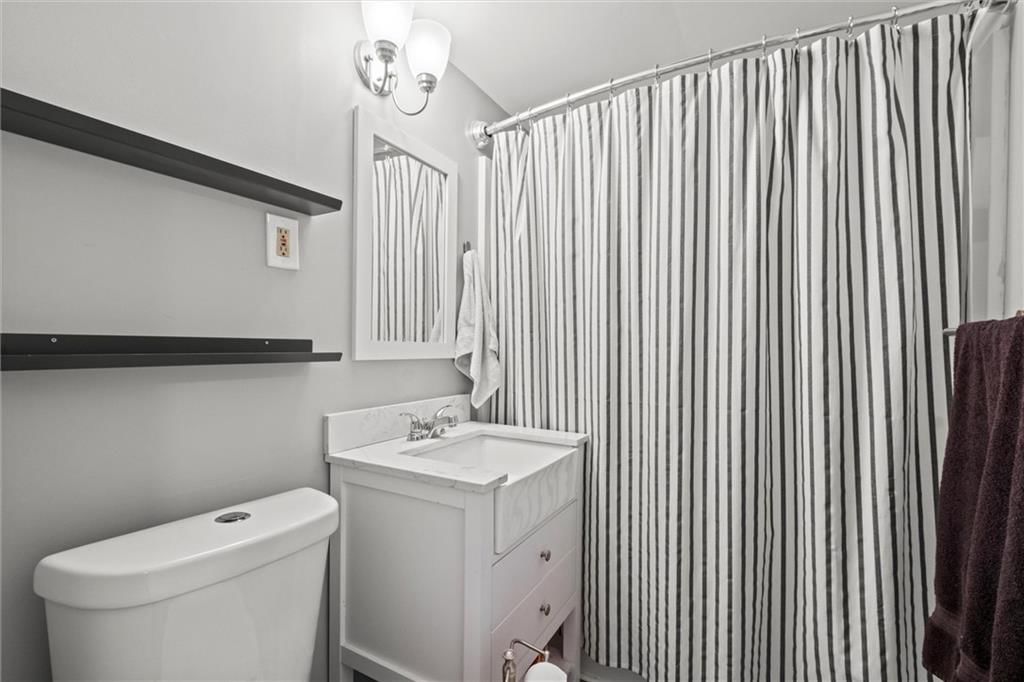 686 THORNTON Street — photo 23