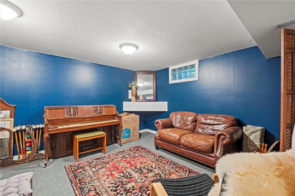 686 THORNTON Street — photo 25