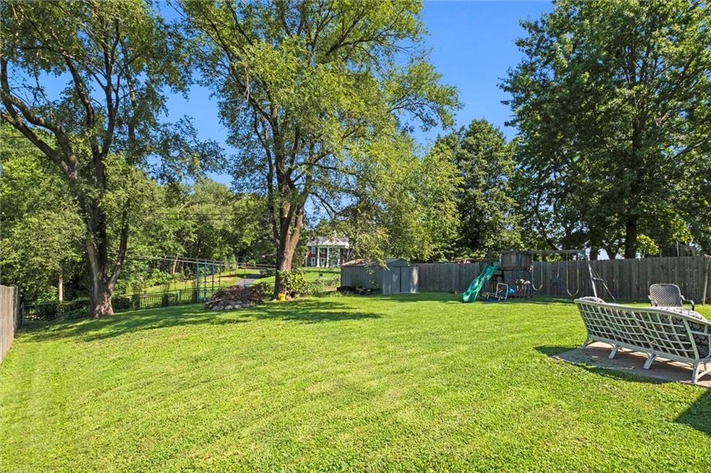 686 THORNTON Street — photo 27