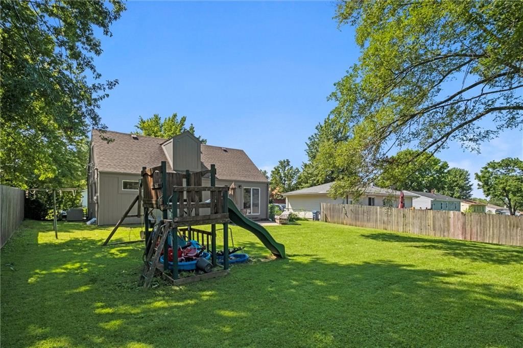 686 THORNTON Street — photo 28