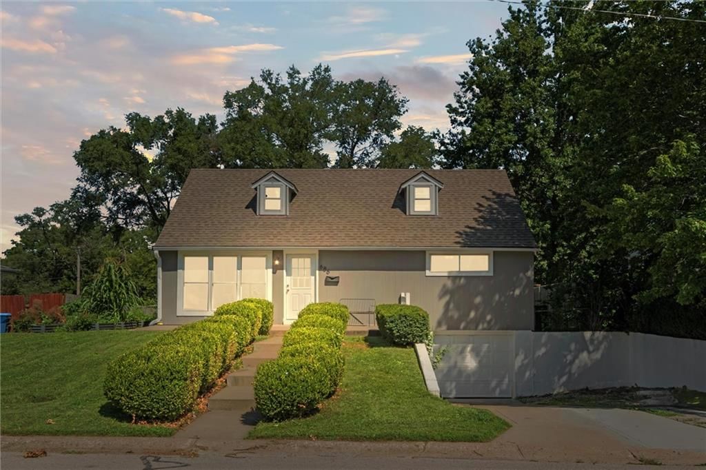 686 THORNTON Street — photo 4