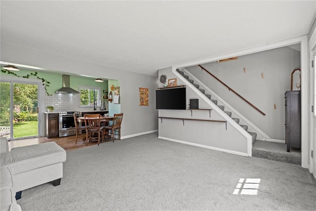 686 THORNTON Street — photo 7