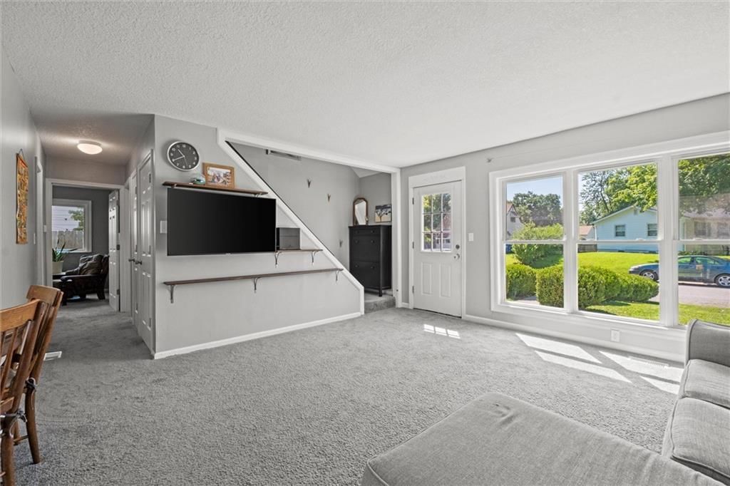 686 THORNTON Street — photo 8