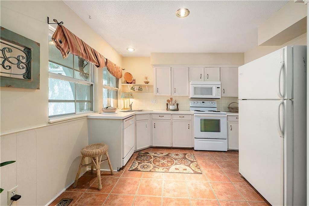 10216 Conser Street — photo 15