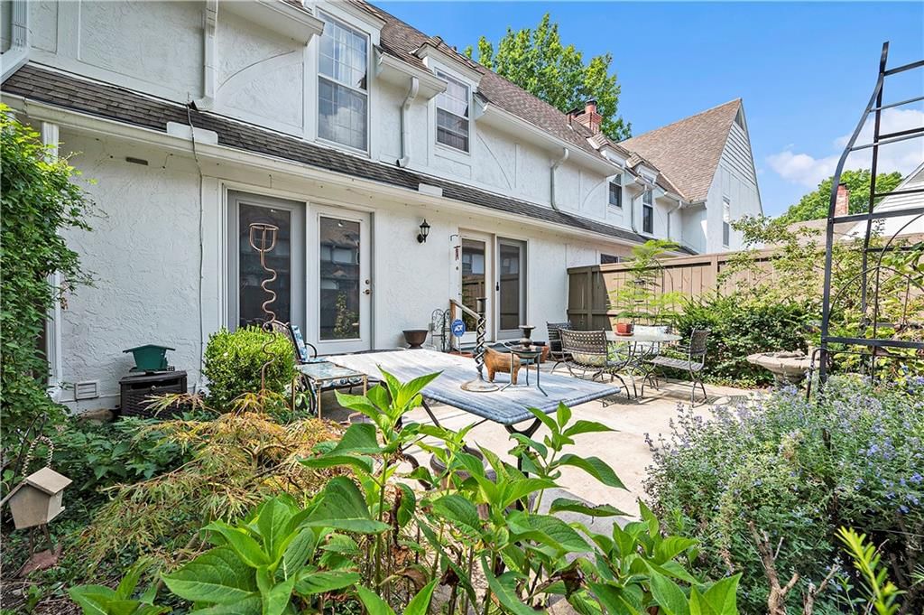 10216 Conser Street — photo 30