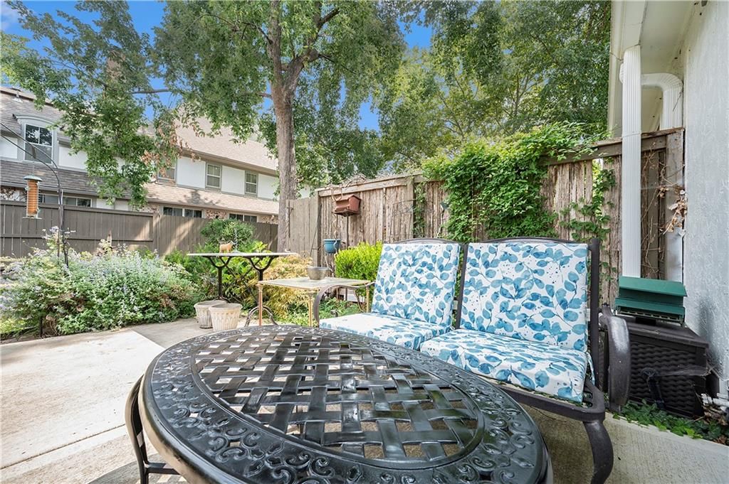 10216 Conser Street — photo 32