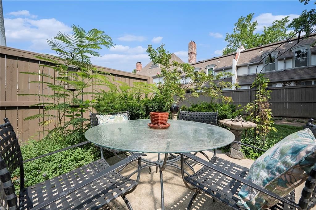 10216 Conser Street — photo 33