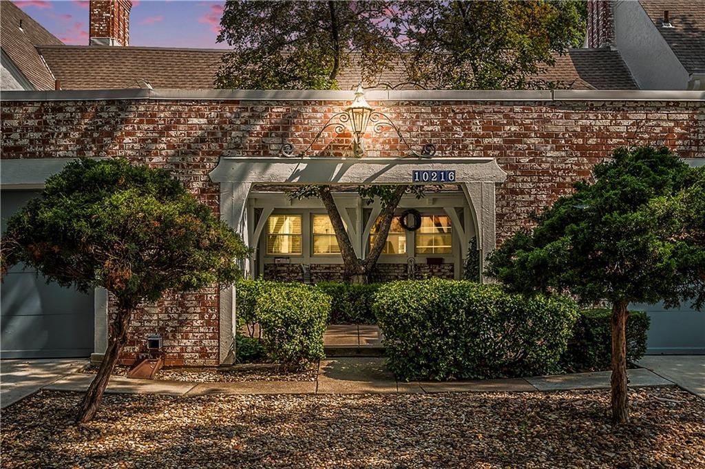 10216 Conser Street — photo 41