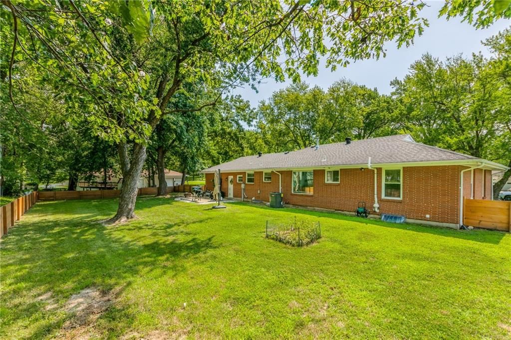 6103 NW Osage Drive — photo 5