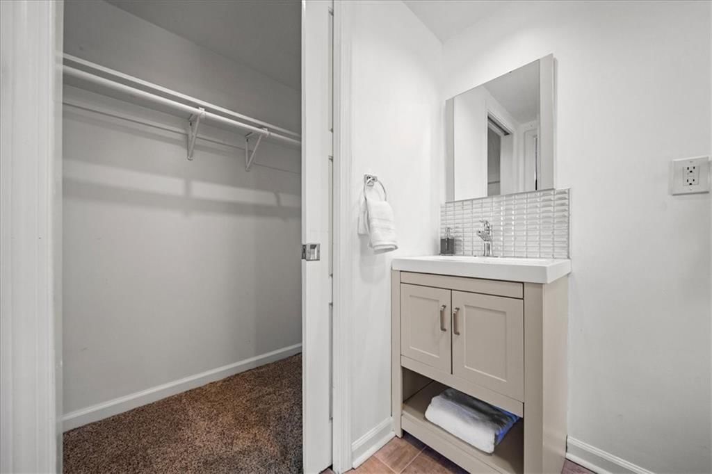 502 W 86th Terrace — photo 30