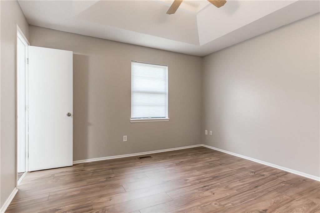 12323 S Locust Circle — photo 4