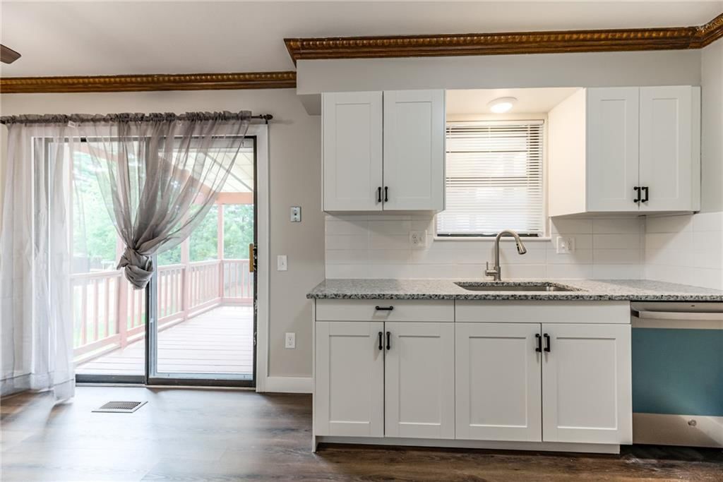 12323 S Locust Circle — photo 8