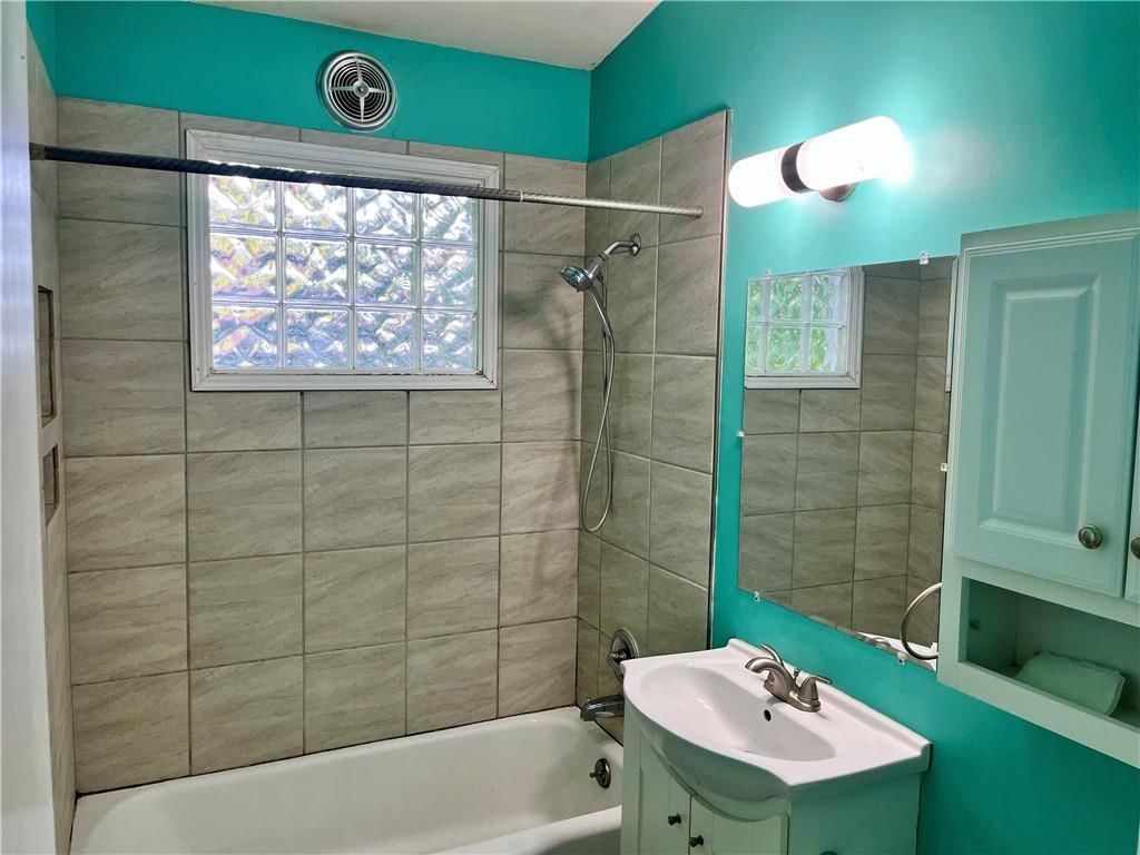 1032 Anderson Street — photo 12