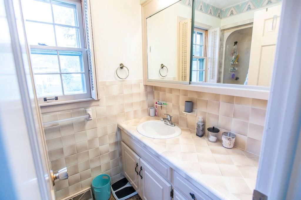 310 Jones Avenue — photo 26