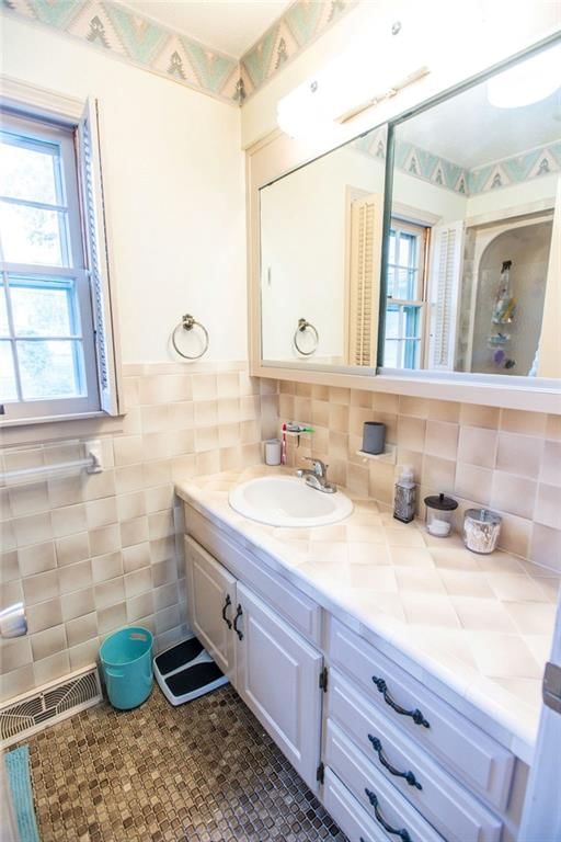 310 Jones Avenue — photo 27