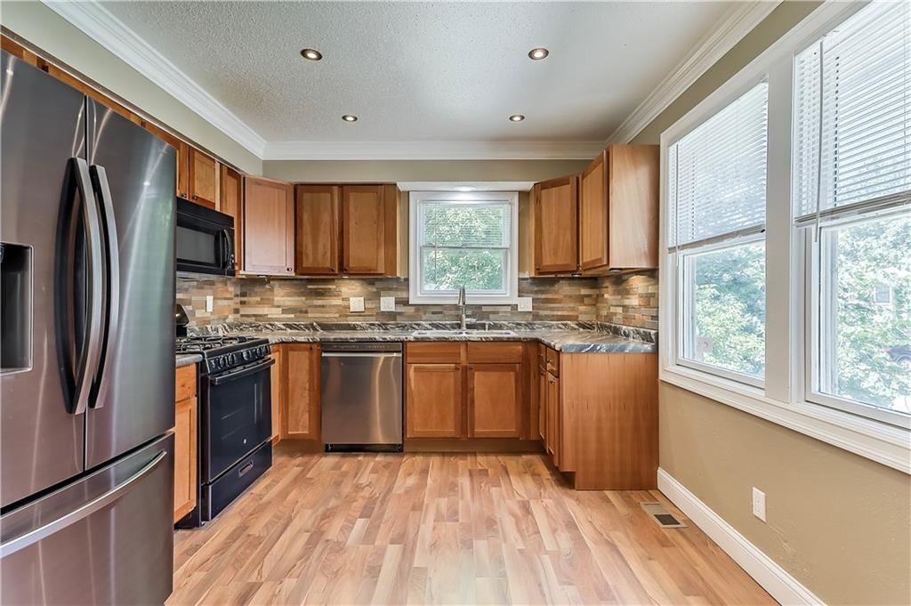 728 Trant Street — photo 14