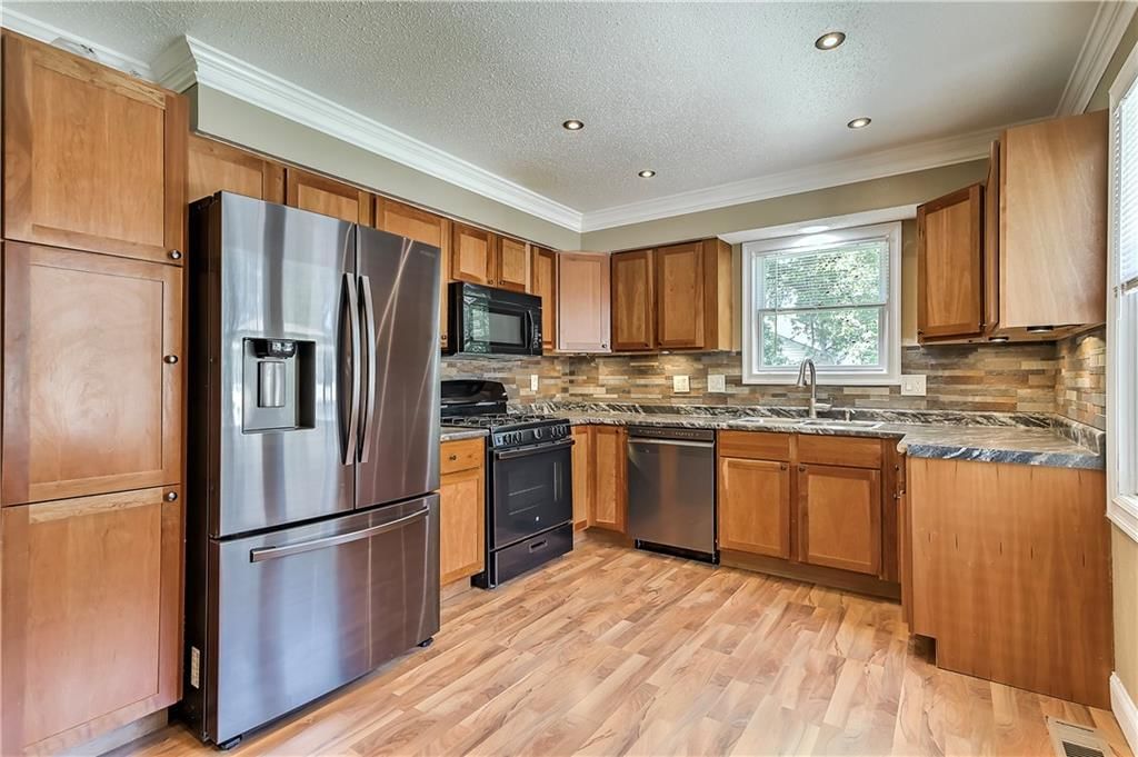 728 Trant Street — photo 15