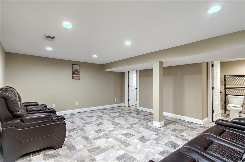 728 Trant Street — photo 23