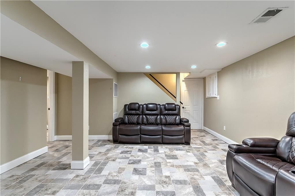 728 Trant Street — photo 24