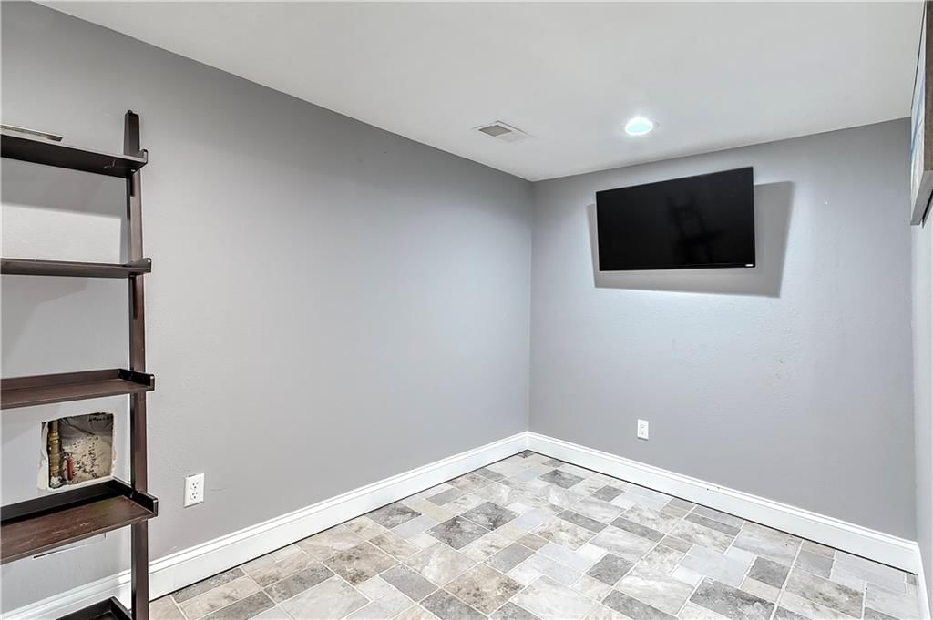 728 Trant Street — photo 26