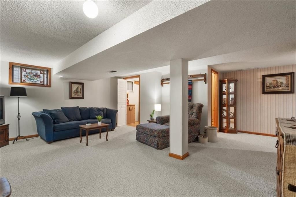 410 Crescent Street — photo 12