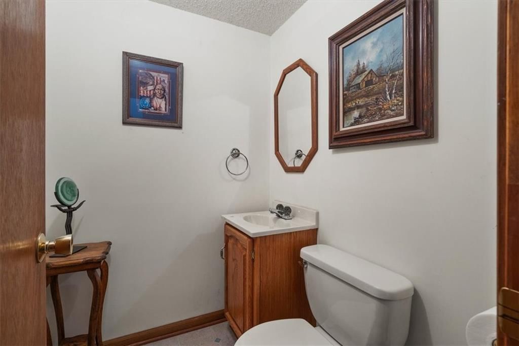 410 Crescent Street — photo 14