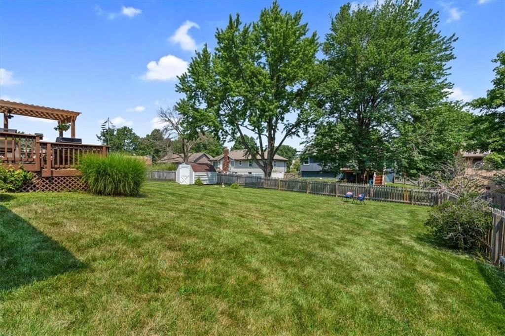 410 Crescent Street — photo 15