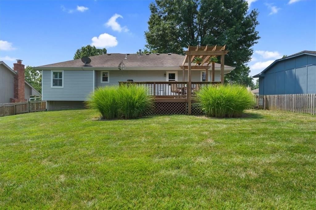 410 Crescent Street — photo 16