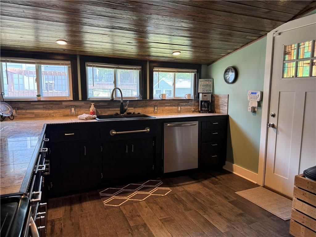 225 N Jeffreys Street — photo 17