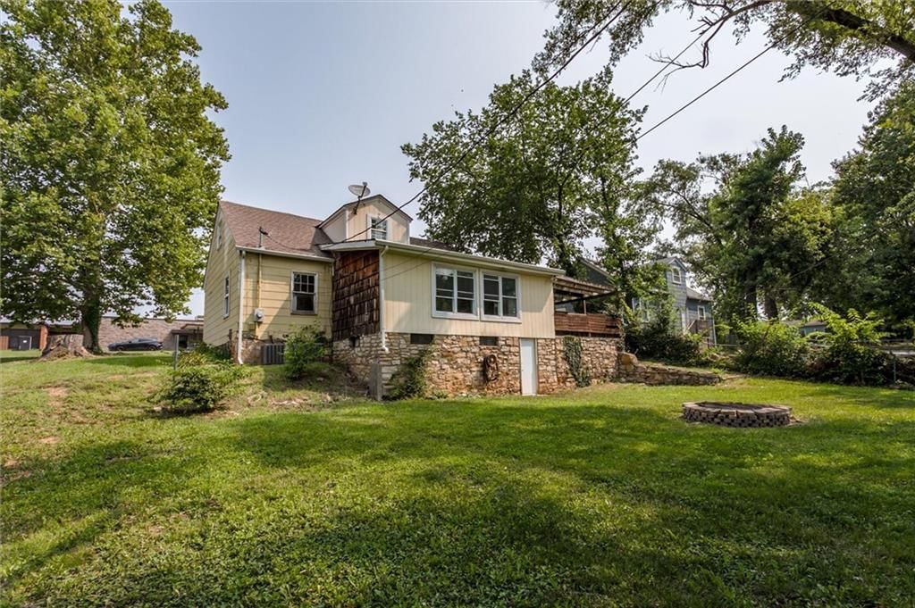 1009 Locust Street — photo 30