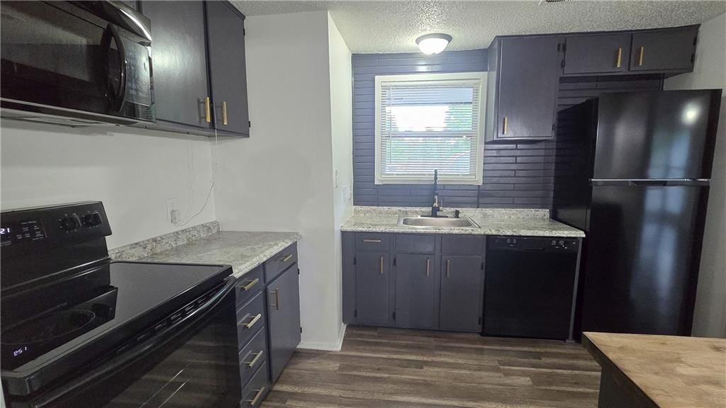 607 Hamblin Road — photo 8