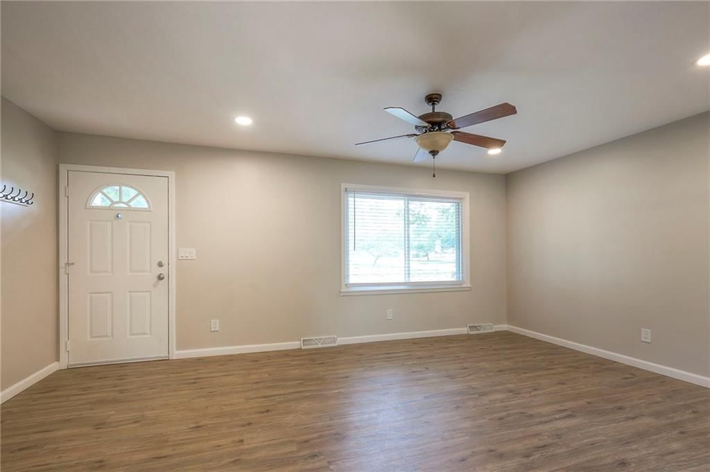 301 Manor Drive — photo 11