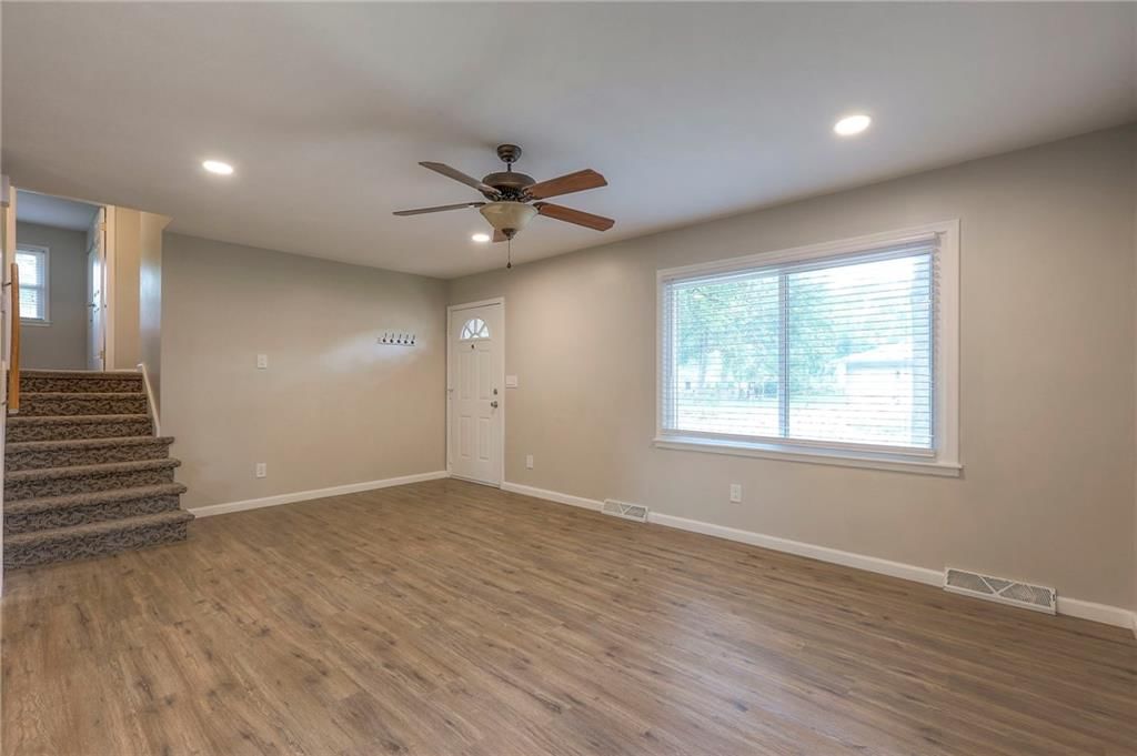 301 Manor Drive — photo 12