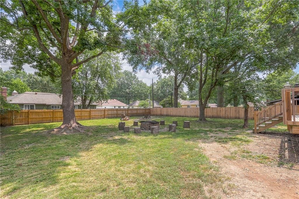 301 Manor Drive — photo 4